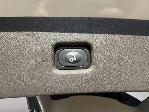 Pristine White Metallic Tri-Coat 2023 Lincoln Nautilus Reserve