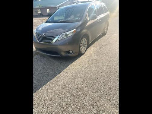 2011 Toyota Sienna XLE