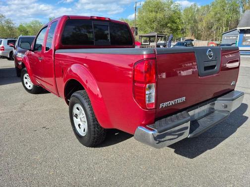 Red Brawn 2007 Nissan Frontier XE King Cab