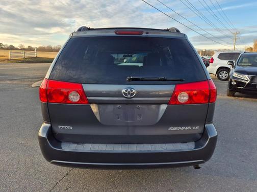 2010 Toyota Sienna LE