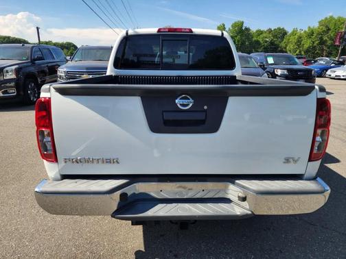 Glacier White 2019 Nissan Frontier SV