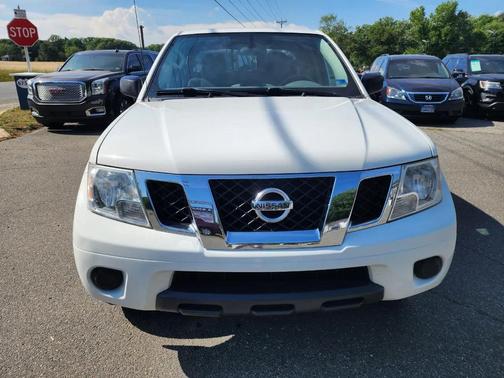 Glacier White 2019 Nissan Frontier SV