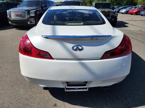 Pearl White 2008 INFINITI G37 Base