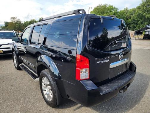 Black 2011 Nissan Pathfinder LE