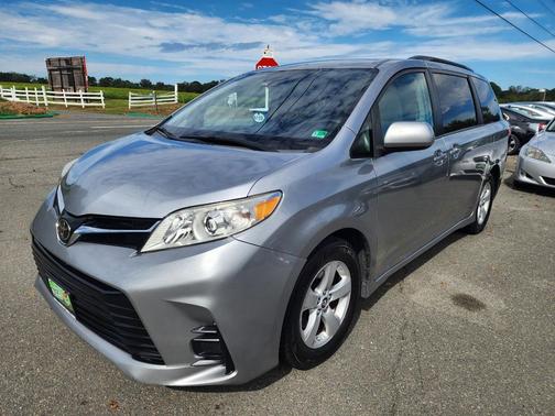 2018 Toyota Sienna LE