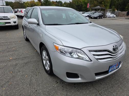 Classic Silver Metallic 2011 Toyota Camry SE