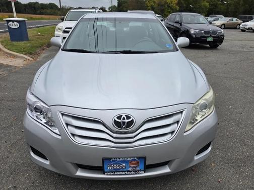 Classic Silver Metallic 2011 Toyota Camry SE
