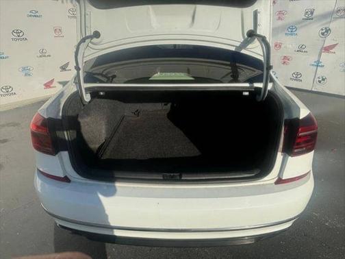 2017 Volkswagen Passat 1.8T R-Line w/Comfort
