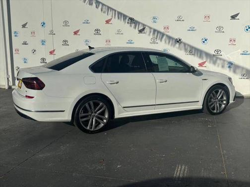 2017 Volkswagen Passat 1.8T R-Line w/Comfort
