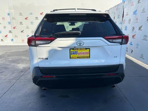 2020 Toyota RAV4 LE