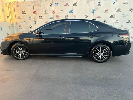 Black 2022 Toyota Camry SE