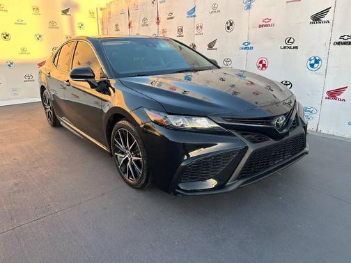 Black 2022 Toyota Camry SE