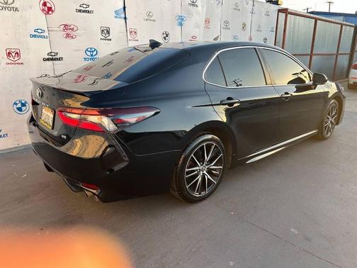 Black 2022 Toyota Camry SE