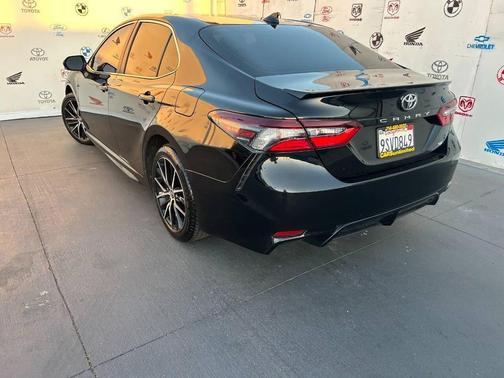 Black 2022 Toyota Camry SE