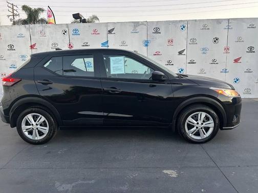 Black 2022 Nissan Kicks S