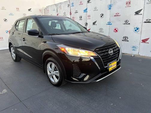 Black 2022 Nissan Kicks S