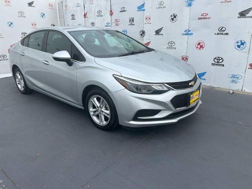Silver 2017 Chevrolet Cruze LT