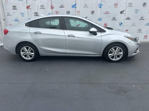 Silver 2017 Chevrolet Cruze LT