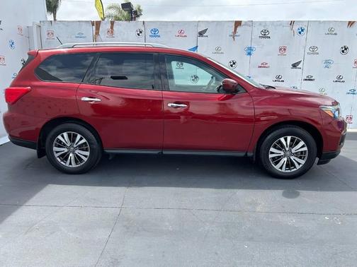 Maroon 2018 Nissan Pathfinder S