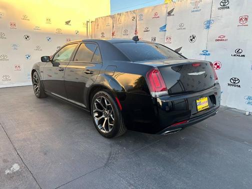Black 2018 Chrysler 300 Touring