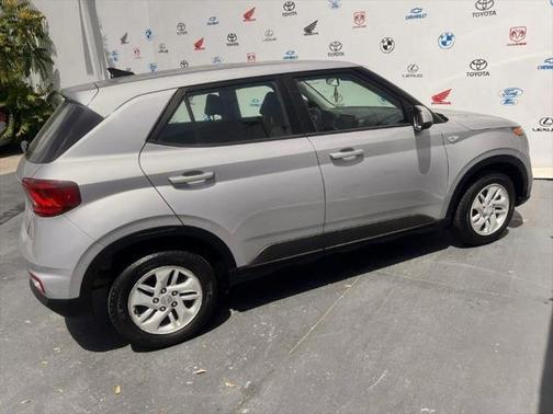 2022 Hyundai VENUE SE 4dr Crossover
