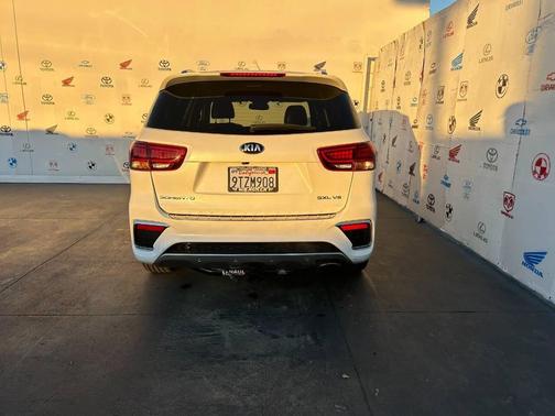 White 2019 Kia Sorento SX