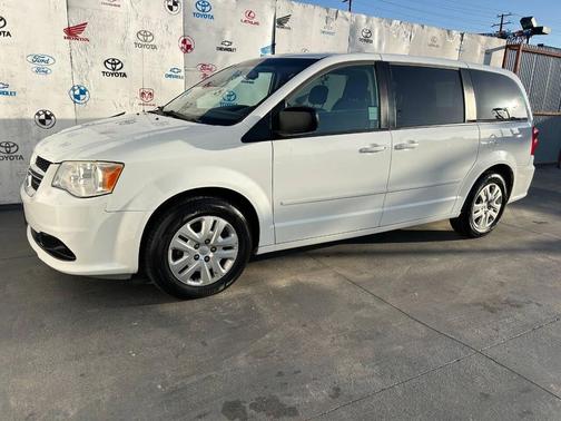 White 2017 Dodge Grand Caravan SE
