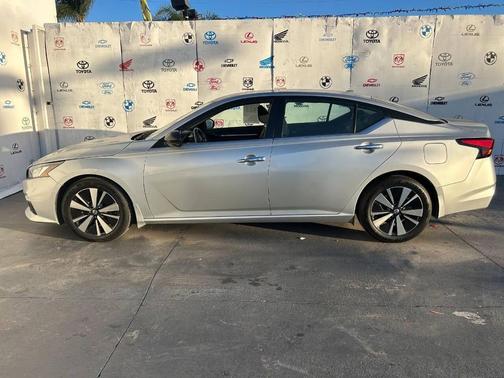 Silver 2022 Nissan Altima 2.5 SV