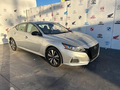 Silver 2022 Nissan Altima 2.5 SV