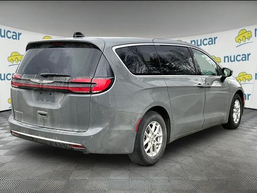White 2023 Chrysler Pacifica Touring L