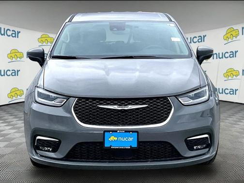 White 2023 Chrysler Pacifica Touring L
