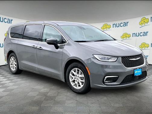 White 2023 Chrysler Pacifica Touring L