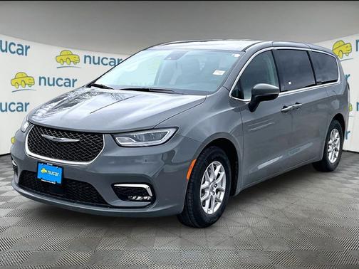 White 2023 Chrysler Pacifica Touring L