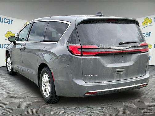 White 2023 Chrysler Pacifica Touring L