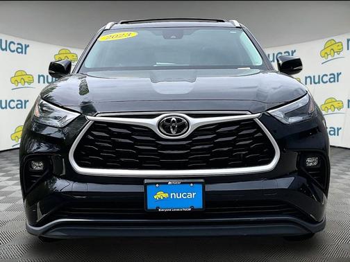 Black 2023 Toyota Highlander XLE