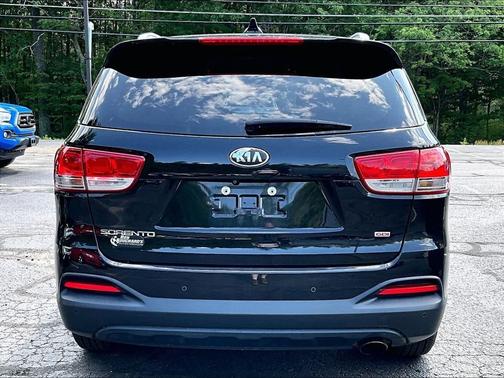 Black 2017 Kia Sorento LX