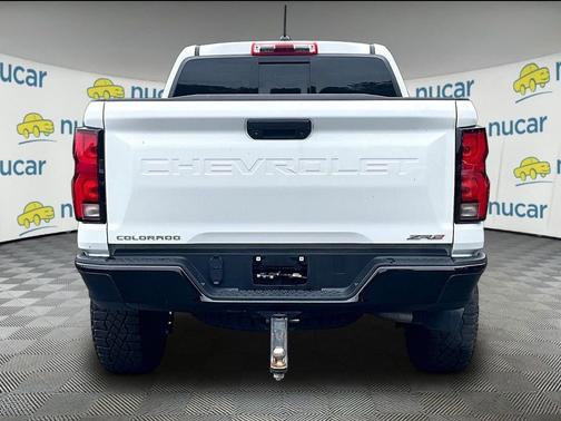 White 2024 Chevrolet Colorado ZR2