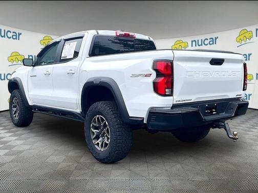 White 2024 Chevrolet Colorado ZR2