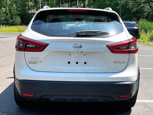 White 2020 Nissan Rogue Sport SV