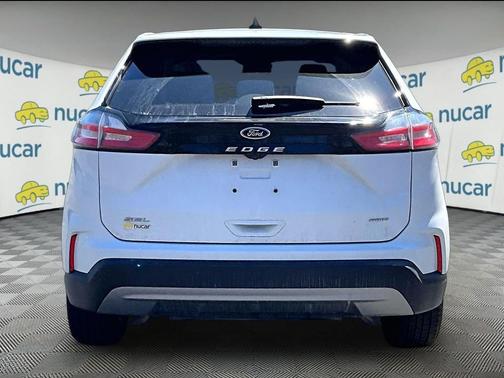 White 2023 Ford Edge SEL