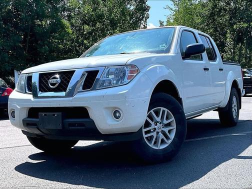 White 2019 Nissan Frontier SV