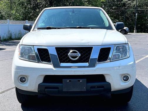 White 2019 Nissan Frontier SV