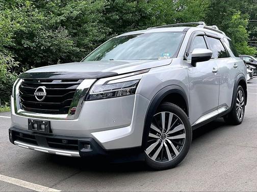 Silver 2022 Nissan Pathfinder Platinum
