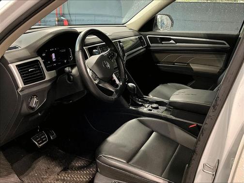 White 2023 Volkswagen Atlas 3.6L V6 SEL R-Line