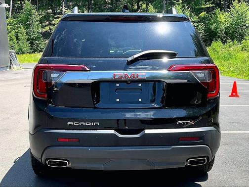 Black 2023 GMC Acadia AT4