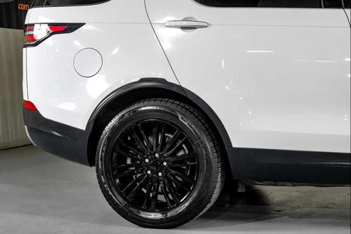 White 2019 Land Rover Discovery HSE LUXURY