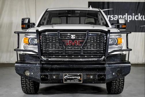 White 2018 GMC Sierra 2500 Denali
