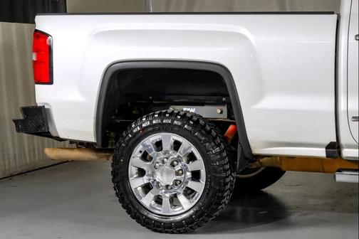 White 2018 GMC Sierra 2500 Denali