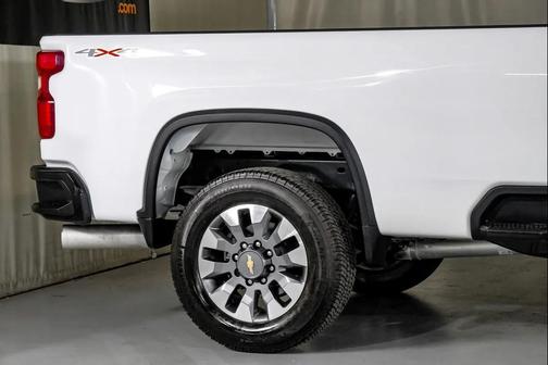 Summit White 2022 Chevrolet Silverado 2500 Custom