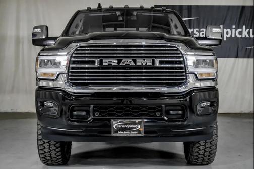 Diamond Black Crystal Pearlcoat 2023 RAM 3500 Laramie Crew Cab 4x4 6'4' Box